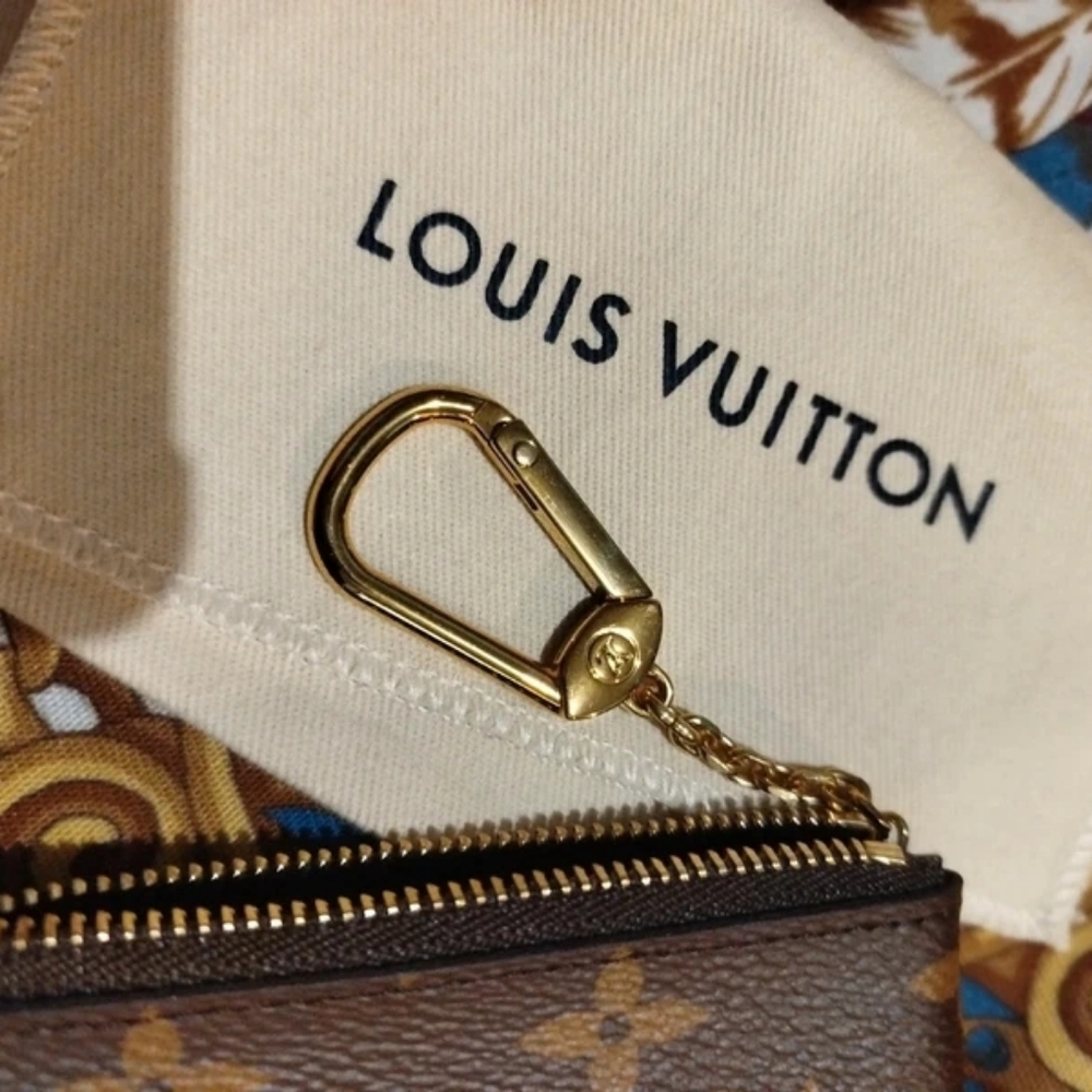 Louis Vuitton Key Pouch - Picture 2 of 5